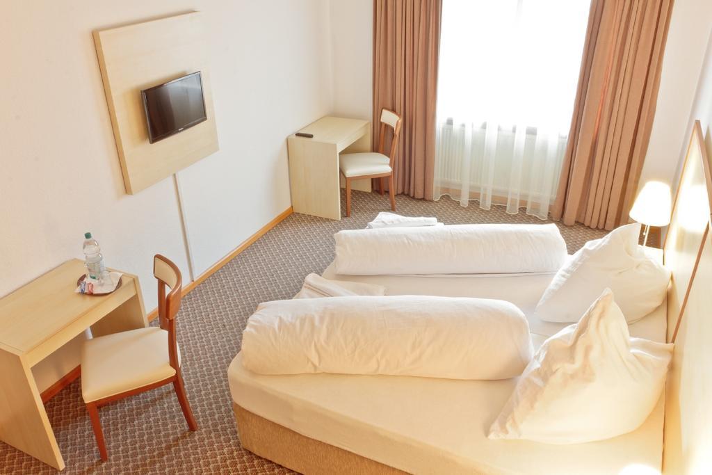 Hotel Ganita Weil Am Rhein Room photo