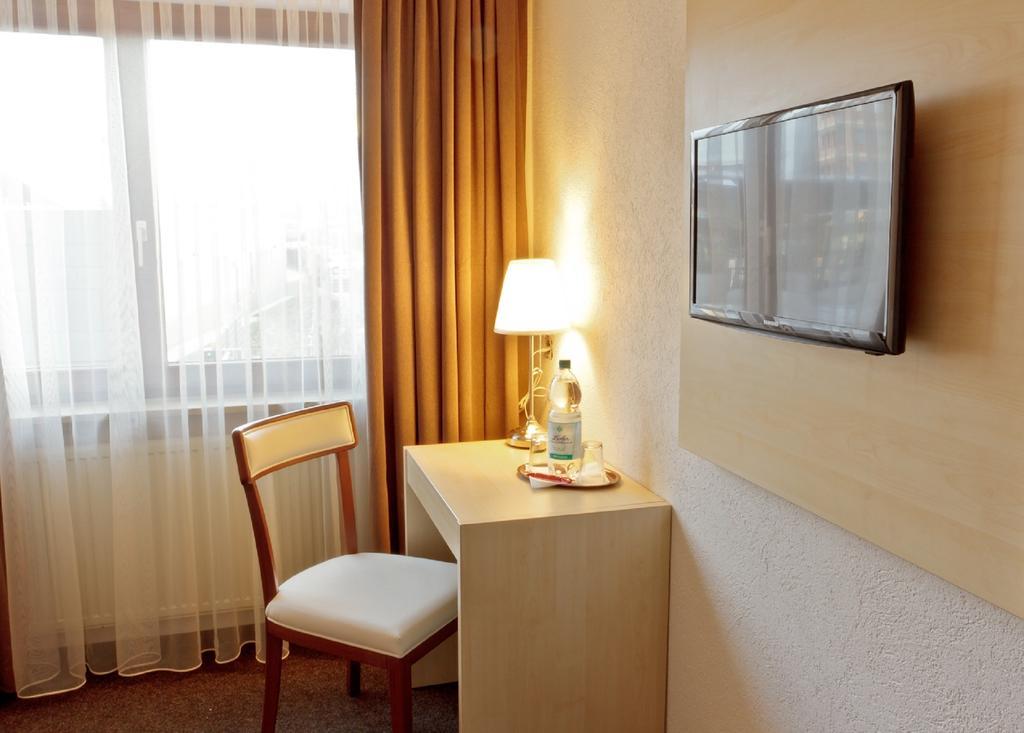 Hotel Ganita Weil Am Rhein Room photo